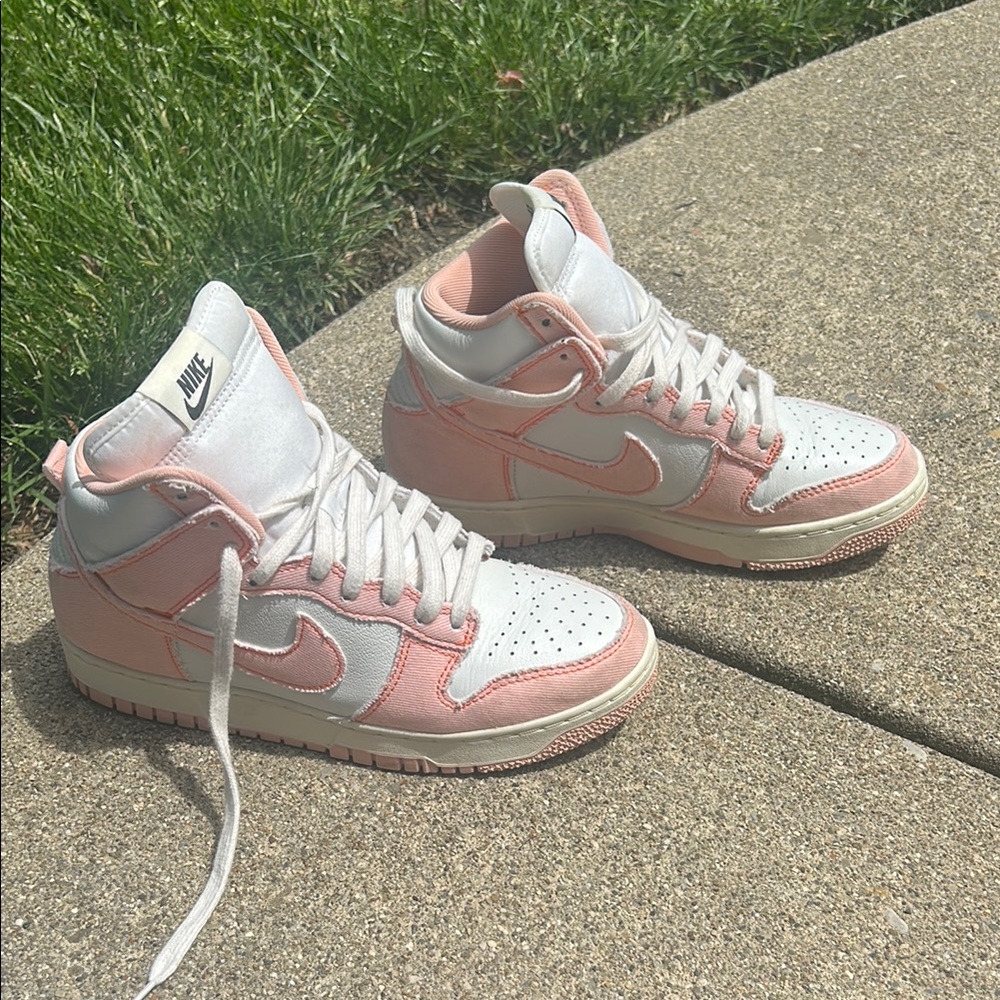Nike Dunk High 1985
Arctic Orange (Women's)
